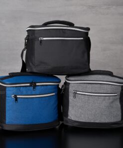 Bolsa térmica em nylon 10 litros com dois compartimentos e bolsos laterais em malha. Compartimento principal com revestimento térmico.