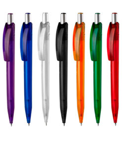 Caneta plástica com carga esferográfica azul 1.0mm e acionamento por clique. Altura: 14 cm x Largura: 1,5 cm.