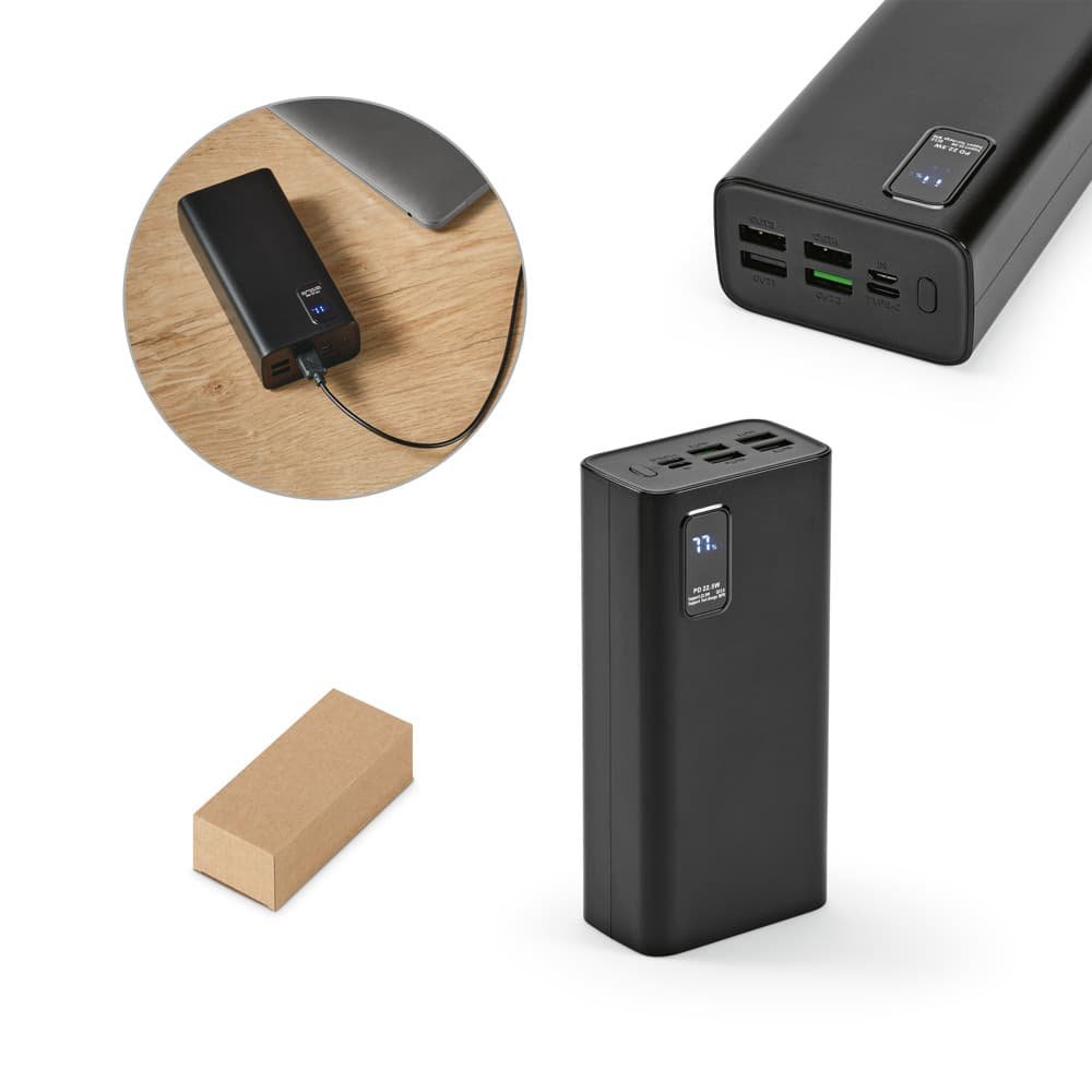 Bateria Portátil para Brinde Corporativo 30.000mAh Uma bateria portátil para brinde na cor preta, com visor digital mostrando a carga.