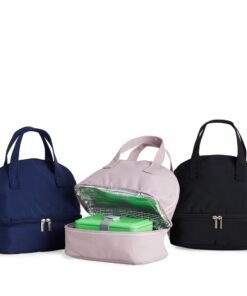 Bolsa térmica dupla em oxford com dois compartimentos térmicos isolados, capacidade de 6 litros. Contém alças de mãos. Altura: 24 cm Largura: 24 cm Profundidade: 15,5 cm.