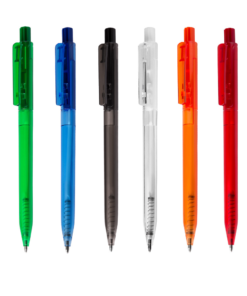 Caneta plástica personalizada modelo 122 na cor branca com detalhes em azul, ideal para brindes corporativos.