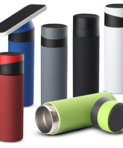 Garrafa térmica de aço inox personalizada com a logo de uma empresa, demonstrando seu potencial como brinde corporativo.