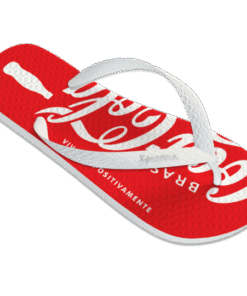 Chinelo personalizado para empresas na cor branca, modelo Ipanema, com a tira azul e o logo da L2 Brindes.