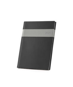 Agenda A5 com capa em PU cinza claro, detalhe lateral preto e marcador em fita.