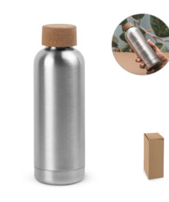 Squeeze em aço inox com tampa de cortiça natural e capacidade de 760ml.