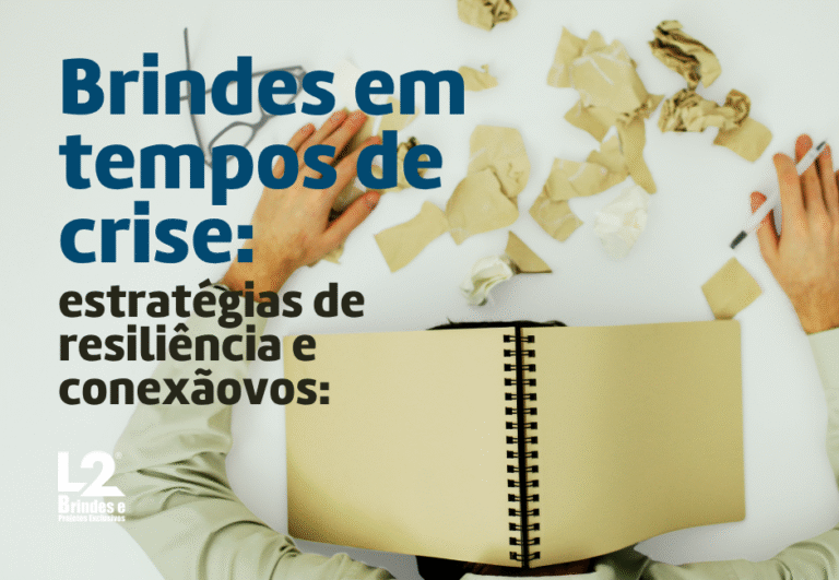 Equipe unida durante desafios com brindes corporativos que reforçam conexão e pertencimento