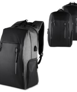 Mochila de segurança personalizada nas cores cinza e preta, com faixas refletivas visíveis e conector USB lateral, para brinde corporativo de segurança.